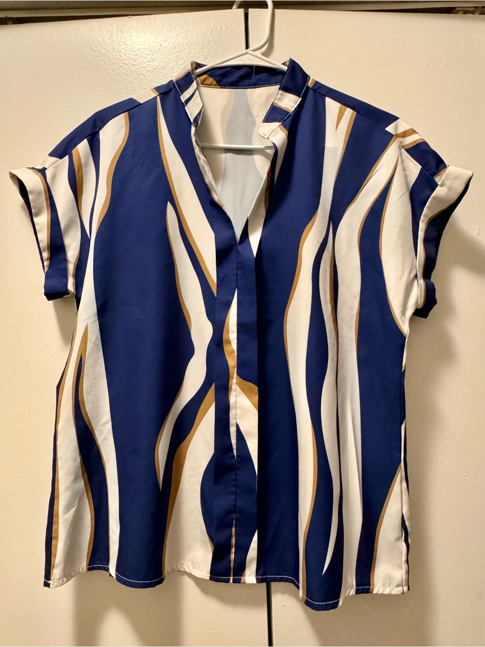 Women's Navy Blue and White Wave-Print Short Sleeve Top